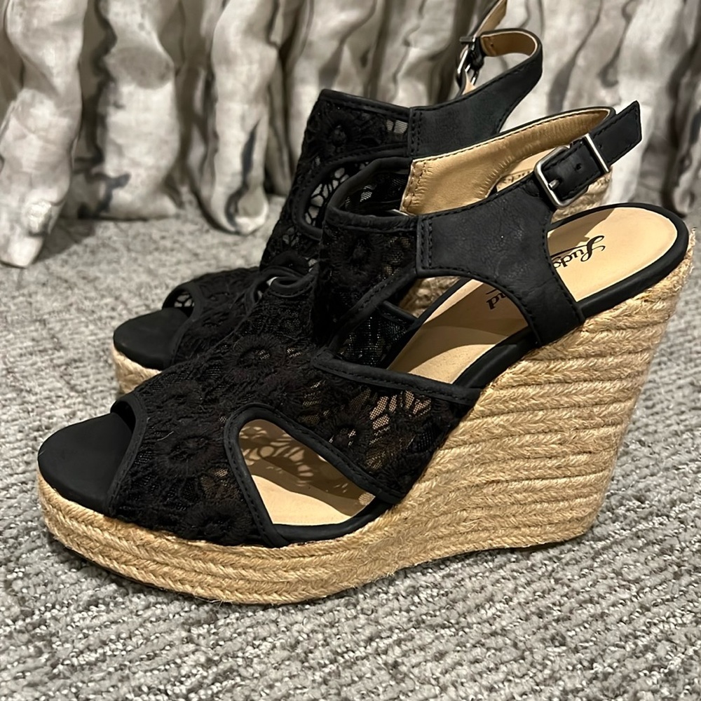 Lucky Brand Crochet Cut Out Riedel Ranette Wedge Sandals in Black size 9